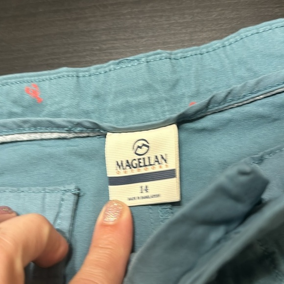 Adorable Magellan lobster print shorts. Size 14 - Picture 3 of 7